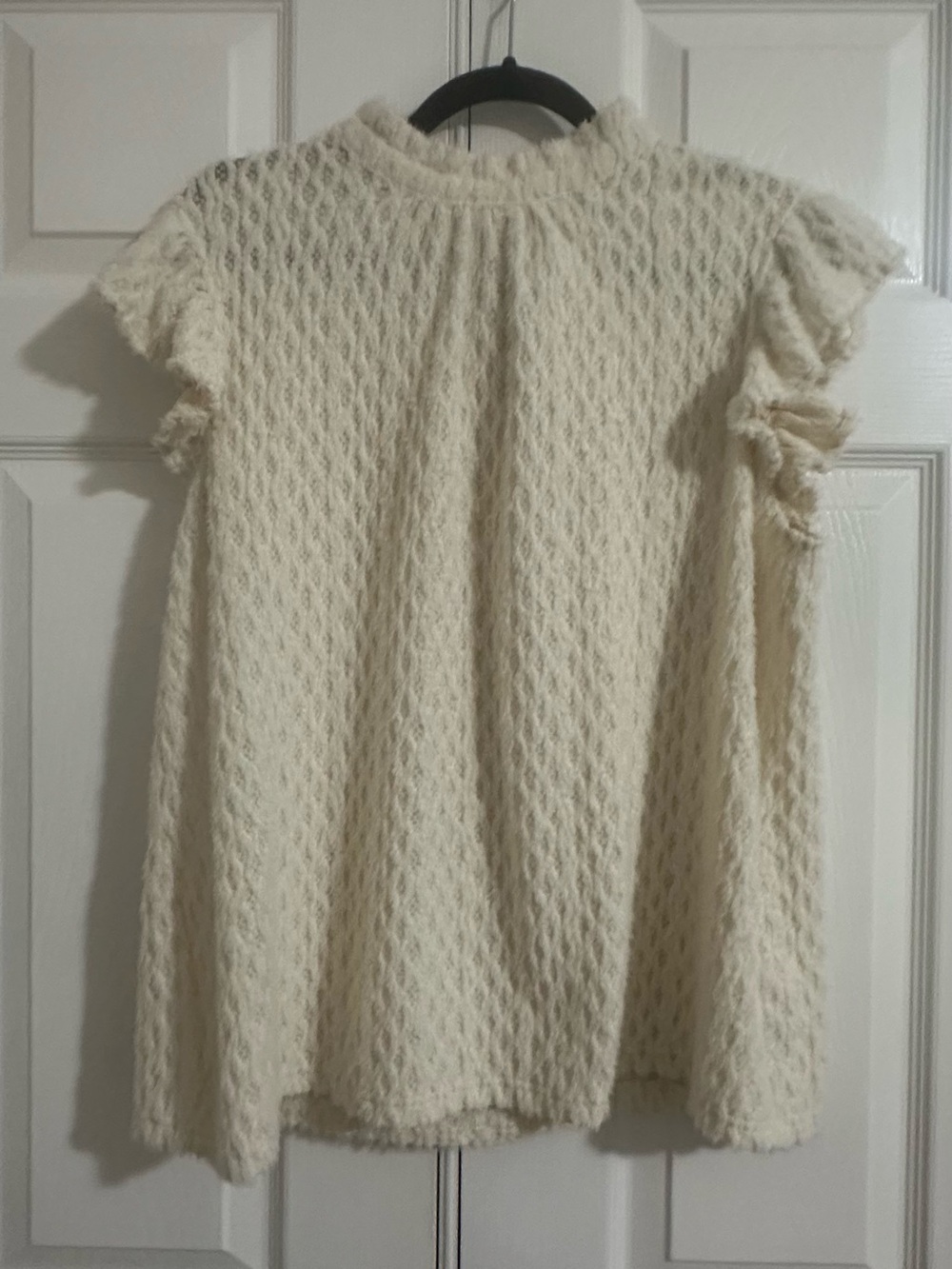 Women's Cream Textured Flutter-Sleeve Top